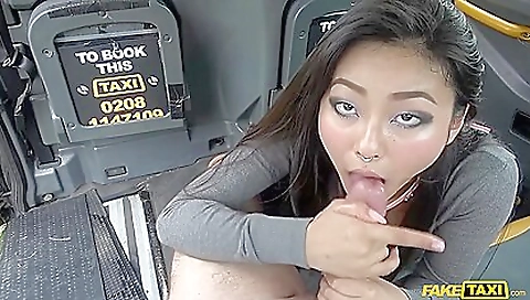 A brunette is getting fucked in her pussy in the car