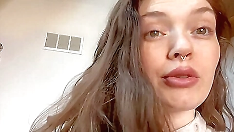 Big-titted milf is playing it all herself in solo movie