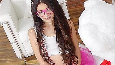 Step dad is doing his best to fuck his stepdaughter