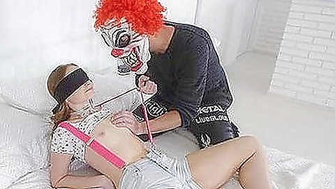 Hot step sister is getting penetrated in vr porn scene