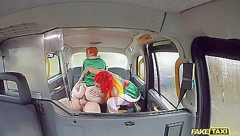 Chick gets fucked in her ass and in her mouth in a taxi
